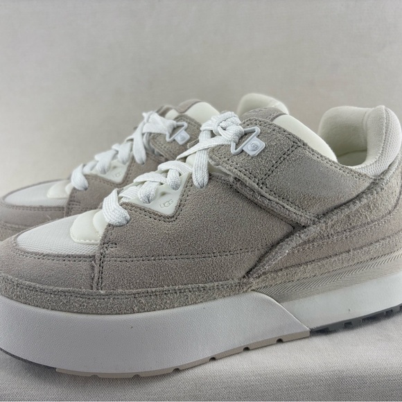 UGG Women's Beige Suede Sneakers size 9/10 unisex NIB